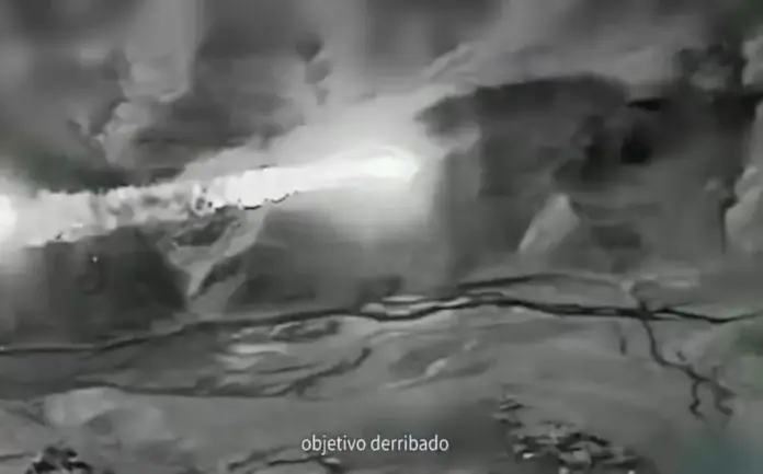 FOTOGRAFÍA. CIELOS DE TEHERÁN (PERSIA - REPÚBLICA ISLÁMICA DE IRÁN), 05 DE MARZO DE 2026. Israel humilla a los ayatolás en los cielos de Teherán. La Fuerza Área de Israel (FAI) de Israel derriba un avión de combate del régimen terrorista iraní en los cielos de Teherán antes de cumplir su misión y volver a la base aérea de Nevatim, cerca del moshav Nevatim en el desierto de Néguev (Israel), donde se encuentran los F-35 del Ejército israelí Tzáhal. Lasvocesdelpueblo (Ñ Pueblo)