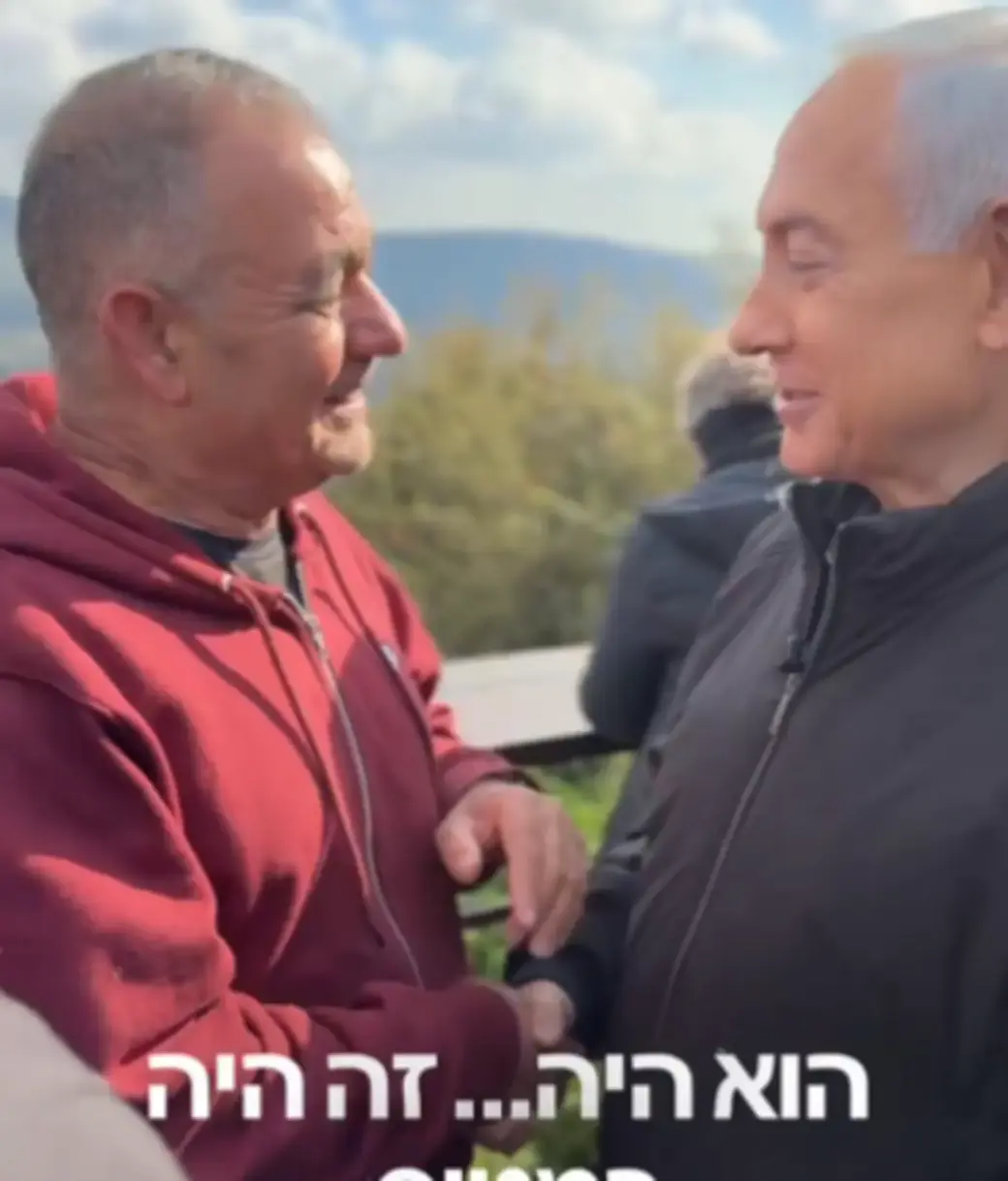 FOTOGRAFÍA. JERUSALÉN (ISRAEL), 16 DE MARZO DE 2026.v. El primer ministro de Israel y líder del mundo libre en Oriente Medio, "Bibi" benjamín Netanyahu, registrado este lunes, 16 de marzo de 2026, durante un paseo por un mirador de una cafetería en Jerusalén, Israel, en el Día 17 de la Operación Furia Épica (Operation Epic Fury)-Operación León Rugiente (Operation Roaring Lion). Lasvocesdelpueblo (Ñ pueblo)