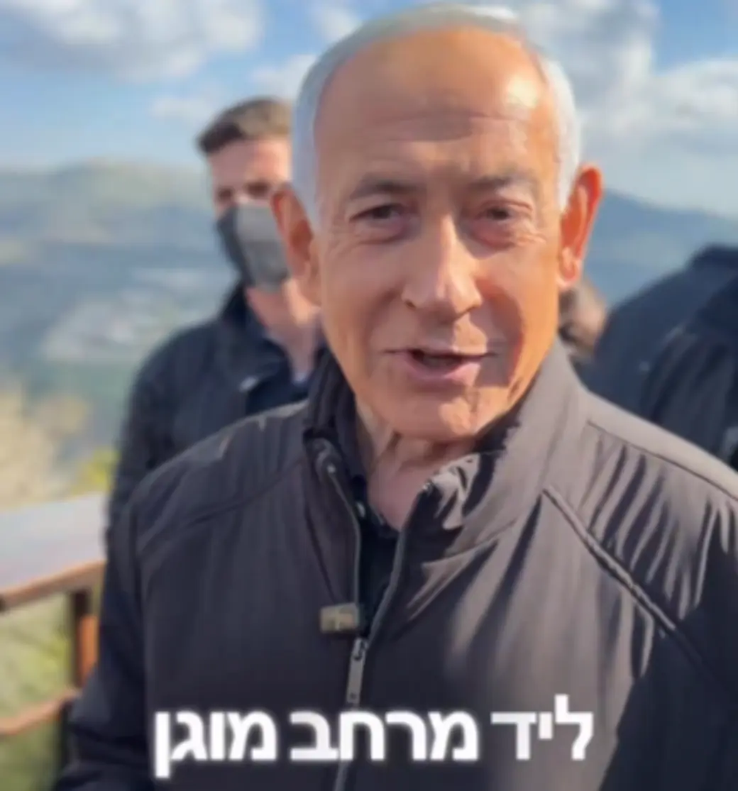 FOTOGRAFÍA. JERUSALÉN (ISRAEL), 16 DE MARZO DE 2026.v. El primer ministro de Israel y líder del mundo libre en Oriente Medio, "Bibi" benjamín Netanyahu, registrado este lunes, 16 de marzo de 2026, durante un paseo por un mirador de una cafetería en Jerusalén, Israel, en el Día 17 de la Operación Furia Épica (Operation Epic Fury)-Operación León Rugiente (Operation Roaring Lion). Lasvocesdelpueblo (Ñ pueblo)