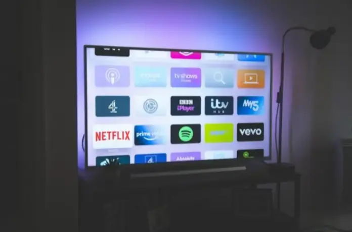 FOTOGRAFÍA. BARCELONA (CATALUÑA) ESPAÑA, 07 DE MARZO DE 2026. ¿Cuál es la diferencia entre QD-OLED y WOLED? Detalle de una pantalla de un televisor Smart TV que muestra varios iconos de app (aplicaciones). Lasvocesdelpueblo (Ñ Pueblo)