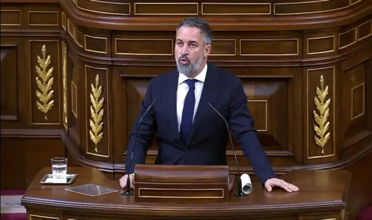 FOTOGRAFÍA. MADRID (ESPAÑA), 25 DE MARZO DE 2026. Abascal afirma que cada misil de Irán contra Israel oculta corruptelas y crímenes de Pedro Sánchez. El presidente de VOX y líder de Patriots of Europe, Santiago Abascal Conde, interviene en el Congreso de los Diputados. Lasvocesdelpueblo (Ñ Pueblo)