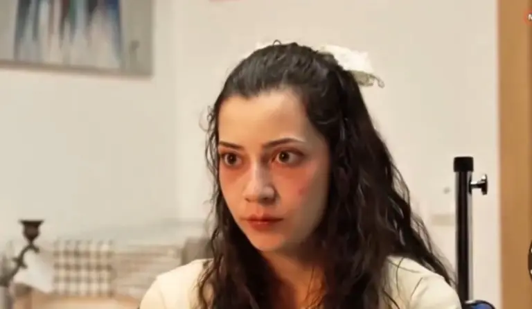 FOTOGRAFÍA. BARCELONA (CATALUÑA) ESPAÑA, 25 DE MARZO DE 2026. El TEDH avala la eutanasia de una Noelia tutelada y violada por inmigrantes MENA. El Tribunal Europeo de Derechos Humanos (TEDH) avala que el Estado español acaba con el trabajo: asesinar a la joven catalana Noelia, de 25 años, usando su eutanasia. "Estoy muy afectado por esta noticia. El Estado le quita a una hija a sus padres. Los Menas la violan. Y la solución que le da el Estado es suicidarla. La España de Sánchez es una película de terror", denuncia el líder de VOX, Santiago Abascal Conde, tras conocer el final del Caso Noelia. Captura video Antena3/Lasvocesdelpueblo (Ñ Pueblo)