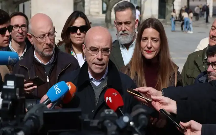 FOTOGRAFÍA. BURGOS (CASTILLA Y LEÓN) ESPAÑA, 05 DE MARZO DE 2026. El jefe de la Delegación de VOX en Europa, Jorge Buxadé Villalba, se ha desplazado hoy hasta Burgos, donde ha atendido a los medios de comunicación dentro de los actos de campaña electoral de las elecciones autonómicas castellanoleonesas del próximo 15 de marzo. Lasvocesdelpueblo