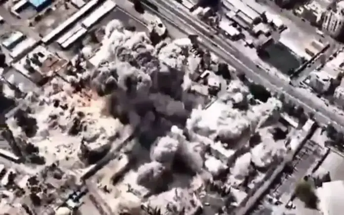 FOTOGRAFÍA. OESTE DE IRÁN (IRÁN), 01 DE MARZO DE 2026. El régimen terrorista iraní y su plan para destruir a Israel. "ALCANCE EN CURSO: Más de 30 objetivos hasta el momento, en el oeste y centro de Irán, incluyendo sistemas de defensa aérea, lanzadores de misiles, objetivos del régimen y comandos militares. Las FDI continuarán degradando las capacidades del régimen terrorista iraní hasta que ya no puedan amenazar a nuestra gente", comunicado del Ejército israelí Tzáhal este domingo, 1 de marzo de 2026. Lasvocesdelpueblo (Ñ Pueblo)