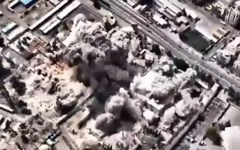 FOTOGRAFÍA. OESTE DE IRÁN (IRÁN), 01 DE MARZO DE 2026. El régimen terrorista iraní y su plan para destruir a Israel. "ALCANCE EN CURSO: Más de 30 objetivos hasta el momento, en el oeste y centro de Irán, incluyendo sistemas de defensa aérea, lanzadores de misiles, objetivos del régimen y comandos militares. Las FDI continuarán degradando las capacidades del régimen terrorista iraní hasta que ya no puedan amenazar a nuestra gente", comunicado del Ejército israelí Tzáhal este domingo, 1 de marzo de 2026. Lasvocesdelpueblo (Ñ Pueblo)