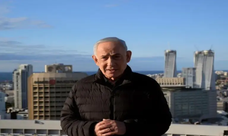 FOTOGRAFÍA. AZOTEA DE LA KIRYA (EDIFICIO MINISTERIO DE DEFENSA) TEL AVIV (ISRAEL), 01 DE MARZO DE 2026. El mandatario de la Tierra Santa Benjamín Netanyahu asegura que Israel ataca ahora el corazón de Teherán con creciente intensidad, en el día 2 de la Operación Furia Épica (Operation Epic Fury) contra el nuclear iraní. Lasvocesdelpueblo (Ñ Pueblo)