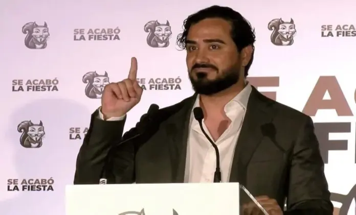 Elecciones Castilla y León 15M,Se Acabó La Fiesta,Alvise Pérez FOTOGRAFÍA. REINO DE ESPAÑA, 09 DE JUNIO DE 2024. Alvise Pérez bloquea VOX y entrega tres escaños al PSOE de Pedro Sánchez en Castilla y León. La Audiencia Nacional admite las denuncias contra Alvise Pérez (Luís Pérez Fernández) por "estafa piramidal" con criptomonedas (Madeira Invest Club) . Audiencia de Sevilla pide investigar a Luís Pérez Fernández (Alvise Pérez) por descubrimiento y revelación de secretos.- El ex-asesor de Ciutadans Partit de la Ciutadanía Ciudadanos (Cs) y eurodiputado del partido político Se Acabó La Fiesta (SAF), Luís Pérez Fernández (Alvise Pérez), durante una rueda de prensa. Efe