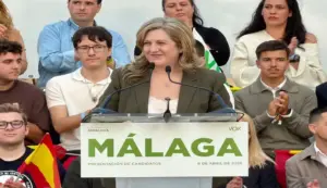 FOTOGRAFÍA. MÁLAGA (ANDALUCÍA) ESPAÑA, 09 DE ABRIL DE 2026. La cabeza de lista de VOX por Granada al Parlamento de Andalucía para las elecciones andaluzas del próximo domingo, 17 de mayo de 2026, Beatriz Sánchez Agustino, durante el acto de su presentación, junto a 7 de sus compañeros. Esta tarde VOX ha presentado en Málaga, con la presencia del presidente del partido, Santiago Abascal Conde; y el secretario general, Ignacio Garriga Vaz de Conceiçao; a los cabezas de las candidaturas, liderados por el candidato a la Presidencia, Manuel Gavira Florentino; con los que concurrirá a las elecciones al Parlamento de Andalucía, "la única alternativa posible a la estafa del PP y del PSOE". Lasvocesdelpueblo (Ñ Pueblo)