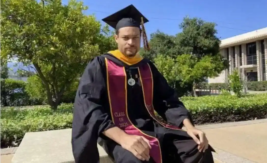 FOTOGRAFÍA. WASHINGTON (ESTADOS UNIDOS DE AMÉRICA), 25 DE ABRIL DE 2026. En la imagen, el autor del atentado contra el presidente de Estados Unidos de América, Donald John Trump, Cole Thomas Allen, un maestro de 31 años de California. Los agentes del Servicio Secreto han detenido este individuo este sábado hora Washington y domingo hora Madrid (España), luego de que se reportaran disparos durante la cena anual de la Asociación de Corresponsales de la Casa Blanca (WHCA) en Washington (Estados Unidos de América) con presencia de Trump, el vicepresidente de EEUU, James david Vance; y varios miembros del Gobierno; la asistente personal de Trump y secretaria de prensa de la Casa Blanca Karoline Claire Leavitt; y personal de la Casa Blanca. Lasvocesdelpueblo (Ñ Pueblo)