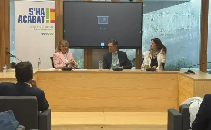 FOTOGRAFÍA. MADRID (ESPAÑA), 22 DE ABRIL DE 2026. S'ha Acabat! reivindica en Madrid liderazgo firme frente a la neoinquisición socialista. La expresidente de la Comunidad de Madrid e histórica del Partido Popular (PP), Esperanza Aguirre Gil de Biedma, participa en una conferencia de la entidad juvenil S'ha Acabat! en la Facultad de Derecho de la Universidad CEU​ San Pablo de Madrid bautizada "La esperanza de Madrid: un liderazgo sin complejos". Lasvocesdelpueblo (Ñ Pueblo)