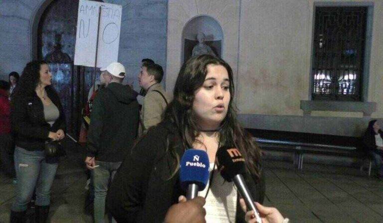 FOTOGRAFÍA. MATARÓ (BARCELONA) ESPAÑA, 18 DE NOVIEMBRE DE 2023. Judith Cortés exige primero los de casa ante el desempleo en Mataró (Barcelona) . En la imagen, la portavoz municipal de VOX en Mataró, Judith Cortés Cortés. Lasvocesdelpueblo (Ñ Pueblo)