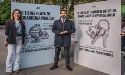 FOTOGRAFÍA. MADRID (ESPAÑA), 14 DE ABRIL DE 2026. Los patriotas exigen deportaciones y controles en fronteras: La inmigración masiva tiene consecuencias. La portavoz nacional de Agenda España de VOX y el portavoz nacional de Vivienda de VOX, Isabel La Buena (Isabel Pérez Moniño-Aranda) y Carlos Hernández Quero (Carlos H. Quero), respectivamente, presentan la campaña "La inmigración masiva tiene consecuencias". Lasvocesdelpueblo (Ñ Pueblo)