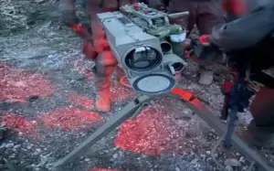 FOTOGRAFÍA. SUR DEL LÍBANO (LÍBANO), 15 DE ABRIL DE 2026. Tzáhal elimina a terroristas e infraestructura de Hezbolá en el Líbano. "Localizado (en el sur del Líbano): Un lanzador dirigido hacia el norte de Israel, junto con misiles antitanque y armamento adicional utilizado por Hezbolá". "Entre el armamento localizado se encontraban: Equipamiento tecnológico, armas personales, artefactos explosivos, granadas, munición Además, se alcanzaron terroristas de Hezbolá y sitios de infraestructura militar, incluyendo un centro de mando en el que se encontraba un terrorista". Así ha asegurado hoy, miércoles 15 de abril de 2026, el Ejército de Israel, Tzáhal, en un comunicado. Lasvocesdelpueblo (Ñ Pueblo)