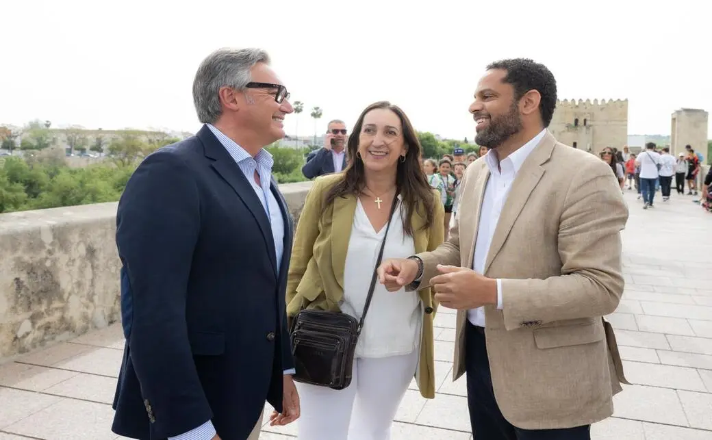 FOTOGRAFÍA. CÓRDOBA (ANDALUCÍA) ESPAÑA, 12 DE ABRIL DE 2026. Gavira: El PP tiene como alternativa a VOX el PSOE de ERE y prostíbulos. El secretario general de VOX, Ignacio Garriga Vaz de Conceiçao, ha visitado hoy Córdoba junto al candidato de VOX a la presidencia de la Junta de Andalucía, Manuel Gavira Florentino, y varios cabezas de listas y candidatos a las elecciones autonómicas al Parlamento de Andalucía del próximo 17 de mayo de 2026 (17M). Lasvocesdelpueblo (Ñ Pueblo)