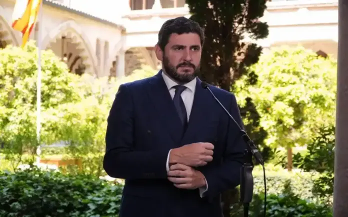 FOTOGRAFÍA. ZARAGOZA (ARAGÓN) ESPAÑA, 23 DE ABRIL DE 2026. Nolasco: Acuerdo VOX-PP Aragón permite aplicar la prioridad nacional en ayudas y bajar impuestos. El portavoz del Grupo Parlamentario de VOX en las Cortes de Aragón, Alejandro Nolasco Asensi, participa en los actos institucionales con el motivo del Día de Aragón y de San Jorge. Lasvocesdelpueblo (Ñ Pueblo)