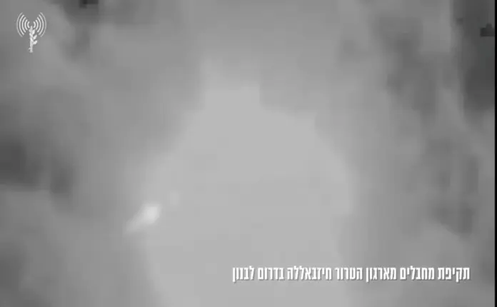 FOTOGRAFÍA. SUR DEL LÍBANO (LÍBANO), 26 DE ABRIL DE 2026. Imágenes del impacto de un misil israelí contra un objetivo terrorista del Hezbolá en el sur del Líbano este domingo.