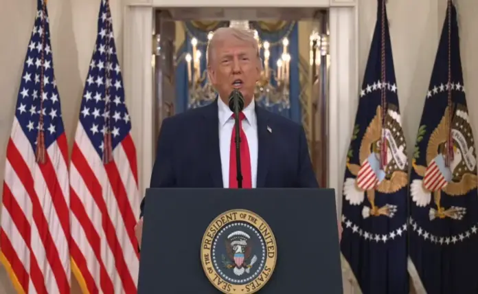 FOTOGRAFÍA. WASHINGTON (ESTADOS UNIDOS DE AMÉRICA), 01 DE ABRIL DE 2026. Esta noche, en un discurso a la nación en horario estelar -hora Washington y 3:00 horas, hora Madrid-, el presidente de United States of America (USA), Donald John Trump, ha ofrecido una actualización sobre la campaña militar conjunta entre los Estados Unidos de América (EEUU) e Israel contra el programa nuclear e industria de misiles balísticos y drones kamikazes del régimen terrorista de los ayatolás en la Persia invadida desde hace 47 años por parte de la alianza islamismo-comunismo, bautizada Operación Furia Épica (Operation Epic Fury)-Operación León Rugiente (Operation Roaring Lion), respectivamente. Lasvocesdelpueblo (Ñ Pueblo)