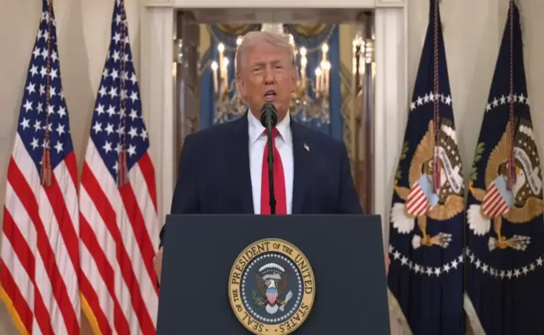 FOTOGRAFÍA. WASHINGTON (ESTADOS UNIDOS DE AMÉRICA), 01 DE ABRIL DE 2026. Esta noche, en un discurso a la nación en horario estelar -hora Washington y 3:00 horas, hora Madrid-, el presidente de United States of America (USA), Donald John Trump, ha ofrecido una actualización sobre la campaña militar conjunta entre los Estados Unidos de América (EEUU) e Israel contra el programa nuclear e industria de misiles balísticos y drones kamikazes del régimen terrorista de los ayatolás en la Persia invadida desde hace 47 años por parte de la alianza islamismo-comunismo, bautizada Operación Furia Épica (Operation Epic Fury)-Operación León Rugiente (Operation Roaring Lion), respectivamente. Lasvocesdelpueblo (Ñ Pueblo)