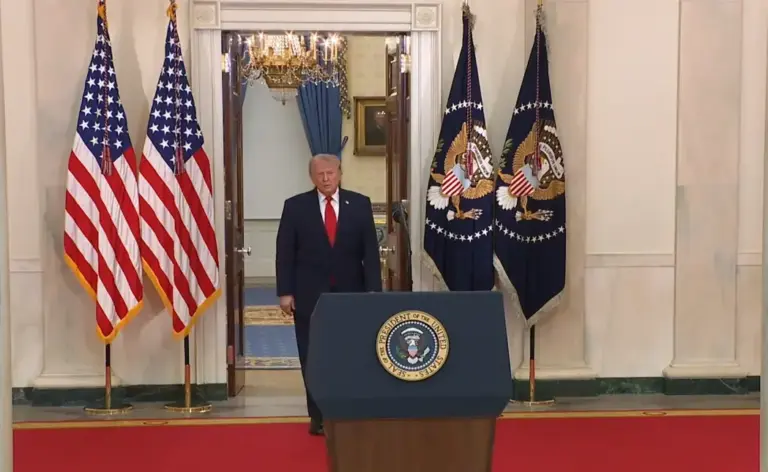 FOTOGRAFÍA. WASHINGTON (ESTADOS UNIDOS DE AMÉRICA), 01 DE ABRIL DE 2026. Esta noche, en un discurso a la nación en horario estelar -hora Washington y 3:00 horas, hora Madrid-, el presidente de United States of America (USA), Donald John Trump, ha ofrecido una actualización sobre la campaña militar conjunta entre los Estados Unidos de América (EEUU) e Israel contra el programa nuclear e industria de misiles balísticos y drones kamikazes del régimen terrorista de los ayatolás en la Persia invadida desde hace 47 años por parte de la alianza islamismo-comunismo, bautizada Operación Furia Épica (Operation Epic Fury)-Operación León Rugiente (Operation Roaring Lion), respectivamente. Lasvocesdelpueblo (Ñ Pueblo)