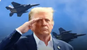 FOTOGRAFÍA. WASHINGTON (ESTADOS UNIDOS DE AMÉRICA), 05 DE ABRIL DE 2026. Las Fuerzas Armadas de los Estados Unidos de América (EEUU) rescatan el segundo piloto del avión de combate estadounidense F-15, averiado o alcanzado por un misil tierra aire lanzado desde un sistema móvil del régimen en el sur de Irán el pasado viernes, 3 de abril de 2026. Se trata de una gran demostración de fuerza que confirma la superioridad del Ejército estadounidense y el de Israel en estos momentos en Irán y abre la puerta a una operación terrestre para acabar con el régimen terrorista de los ayatolás descabezado desde los primero día de la Operación Furia Épica (Operation Epic Fury)-Operación León Rugiente (Operation Roaring Lion), ha asegurado el presidente de los Estados Unidos de Améri, Donald John Trump (en la imagen de combo de fotos junto a dos aviones de combates F-15 de EEUU), este Domingo de Resurrección 2026. Lasvocesdelpueblo (Ñ Pueblo)