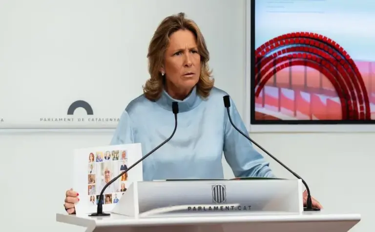 FOTOGRAFÍA. BARCELONA (CATALUÑA) ESPAÑA, 15 DE ABRIL DE 2026. VOX clama contra la cultura de la muerte tras el asesinato de Noelia Castillo Ramos. la portavoz nacional de Sanidad de VOX, María Elisa García Fuster. Lasvocesdelpueblo (Ñ Pueblo)