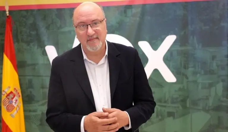FOTOGRAFÍA. GRANADA (ANDALUCÍA) ESPAÑA, 06 DE ABRIL DE 2026. VOX denuncia ataque con hacha de inmigrante magrebí a dos mujeres. El presidente del Comité Ejecutivo Provincial (CEP) de VOX en Granada, Ricardo López Olea. lasvocesdelpueblo (Ñ Pueblo)
