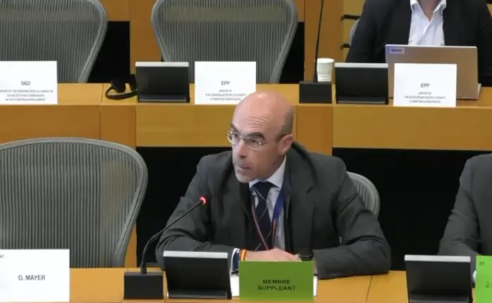 FOTOGRAFÍA. BRUSELAS (BÉLGICA), 14 DE ABRIL DE 2026. 379 de crímenes de ETA sin justicia: VOX obliga a Europa a afrontar la impunidad de ETA. En la imagen, el jefe de la Delegación de VOX en Europa, Jorge Buxadé Villalba. Lasvocesdelpueblo (Ñ Pueblo)