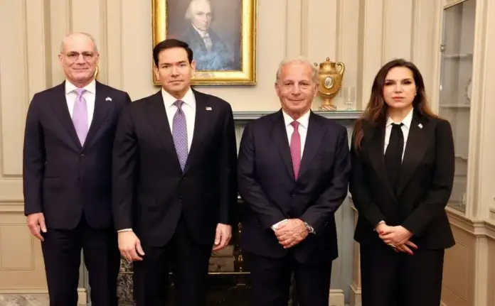 FOTOGRAFÍA. WASHINGTON (ESTADOS UNIDOS DE AMÉRICA), 14 DE ABRIL DE 2026. Washington acogió hoy una histórica reunión sobre la paz entre Israel y el Líbano, con altos representantes de ambos países: La embajadora del Líbano en Estados Unidos, Nada Hamadeh; y el embajador de Israel en Estados Unidos, Yechiel Leiter; un encuentro presidido y mediado por parte del Secretario del Estado de United States of America (USA), Marco Antonio Rubio, mientras el grupo terrorista islamofascista proxy del régimen ayatolá de Irán, el Hezbolá, en guerra contra Israel, como apoyo a su amo de Irán en la Operación Furia Épica-León Rugiente, habría planteado un golpe de estado en Beirut, que Israel frustró. Lasvocesdelpueblo (Ñ Pueblo)