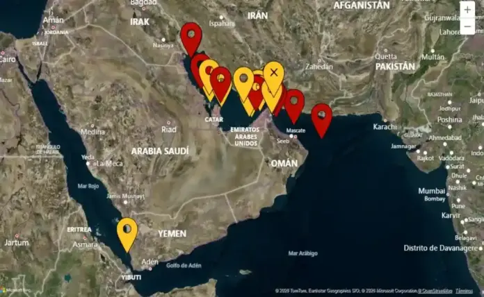 FOTOGRAFÍA. ESTRECHO DE ORMUZ, 13 DE ABRIL DE 2026. El Bloqueo del estrecho Trump a Irán abarca litoral iraní incluidos puertos e infraestructura energética. Detalle de una vista satelital sobre el nuevo estrecho Trump (estrecho de Ormuz) este lunes, Día 1 del bloqueo naval de los Estados Unidos de América al Irán, como respuesta al bloqueo naval de Irán en ese estrecho Trump. Operaciones de Comercio Marítimo del Reino Unido (UKMTO) informa: "Aviso UKMTO n.º 2026. 13 de abril de 2026. Resumen de incidentes totales. Periodo de notificación: del 28 de febrero de 2026 al 13 de abril de 2026, 08:00 UTC. La UKMTO ha recibido 29 informes de incidentes que afectan a buques que operan en el Golfo Pérsico, el Estrecho de Ormuz y el Golfo de Omán. Total de informes de ATAQUE: 17. Total de informes de ACTIVIDAD SOSPECHOSA: 12. Los detalles de estos informes de incidentes están disponibles a continuación". Lasvocesdelpueblo (Ñ Pueblo)