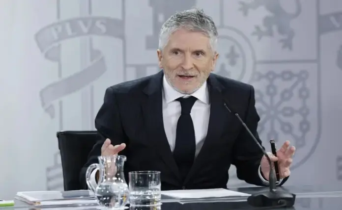 marlaska, EYA FOTOGRAFÍA. MADRID (ESPAÑA), 20 DE ENERO DE 2026. EYA advierte al Ministerio Interior de que mañana no se resolverá el conflicto colectivo: sólo se prepara una foto. El ministro del Interior del Gobierno presidido por el socialista Pedro Sánchez Pérez-Castejón, Fernando Grande- Marlaska Gómezdurante la rueda de prensa tras la reunión del Consejo de Ministros, este martes. Efe