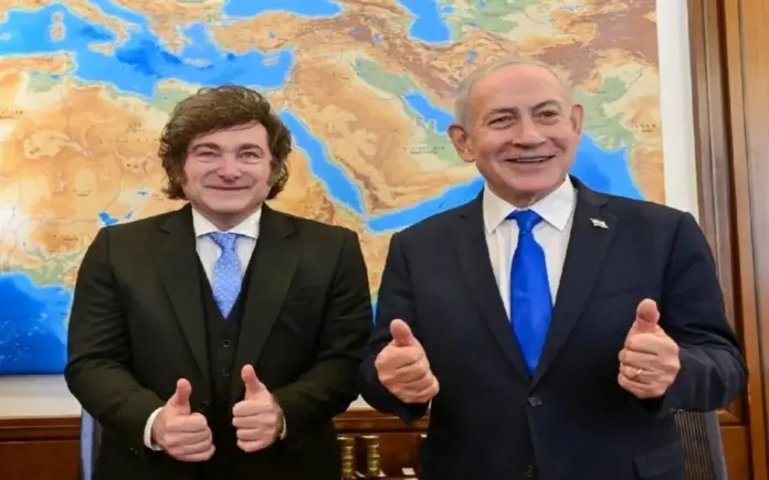 FOTOGRAFÍA. JERUSALÉN (ISRAEL), 19 DE ABRIL DE 2026. El primer ministro del Estado de Israel, "Bibi" Benjamín Netanyahu (d), y el presidente de la Republica de Argentina, Javier Gerardo Milei (i), han anunciado este domingo en Jerusalén la puesta en marcha de los Acuerdos de Isaac entre ambos países. Lasvocesdelpueblo (Ñ Pueblo)