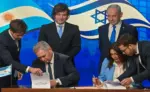 FOTOGRAFÍA. JERUSALÉN (ISRAEL), 19 DE ABRIL DE 2026. El primer ministro del Estado de Israel, "Bibi" Benjamín Netanyahu (segundo plano d), y el presidente de la Republica de Argentina, Javier Gerardo Milei (segundo plano i), han anunciado este domingo en Jerusalén la puesta en marcha de los Acuerdos de Isaac entre ambos países. Lasvocesdelpueblo (Ñ Pueblo)