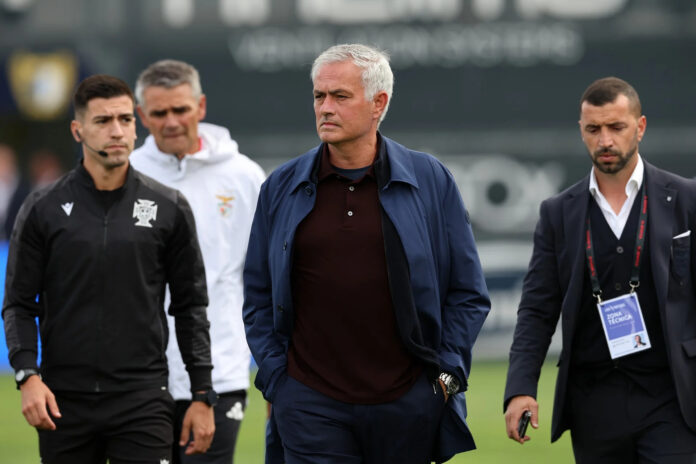FOTOGRAFÍA. LISBOA (PORTUGAL), 02 DE mayo de 2026. José Mário dos Santos Mourinho Félix (Setúbal, 26 de enero de 1963), exfutbolista y entrenador portugués de fútbol, exentrenador del Real Madrid y desde el 18 de septiembre de 2025, entrena al S. L. Benfica de la Primeira Liga de Portugal. Efe