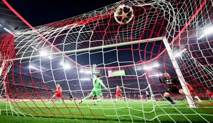 FOTOGRAFÍA. MÚNICH ) ALEMANIA), 06 DE MAYO DE 2026. El vigente campeón PSG acaba con el Bayern Múnich (1-1) y se mete en la final de la Champions. El portero alemán Manuel Neuer no puede evitar el 0-1 durante el partido de vuelta de semfinales de la UEFA Champions League entre Bayern Munich y Paris Saint-German, eni Múnich, Alemania. Efe