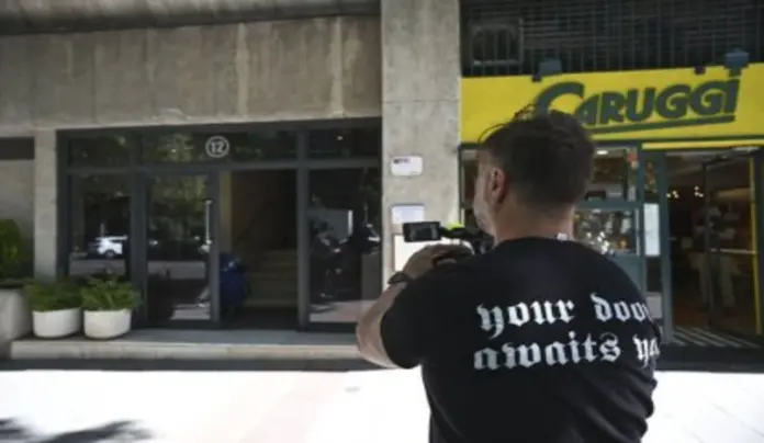 FOTOGRAFÍA. MADRID (ESPAÑA), 19 DE MAYO DE 2026. Las registros a la organización criminal de Zapatero se extienden en Ferraz y empresas. Vista de la fachada de la sede de la empresas de las hijas del expresidente del Gobierno de España  y exsecretario general del Partido Socialista (PSOE), José Luis Rodríguez Zapatero -imputado por organización criminal, entre otros delitos de corrupción-, este martes. Efe