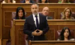 FOTOGRAFÍA. MADRID (ESPAÑA), 20 DE MAYO DE 2026. Abascal no sabe si Pedro Sánchez es socio o jefe de la organización criminal de Zapatero. El presidente de VOX, Santiago Abascal Conde, registrado este miércoles durante una sesión de control al Gobierno en el Congreso de los Diputados. Lasvocesdelpueblo (Ñ Pueblo)