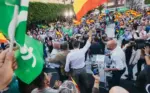 FOTOGRAFÍA. EL EJIDO (ALMERÍA) ESPAÑA, 14 DE MAYO DE 2026. El presidente de VOX y de Patriots of Europe, Santiago Abascal Conde (2 d); junto al candidato de VOX a la Presidencia de la Junta de Andalucía, Manuel Gavira Florentino (2 i); ha clausurado este jueves un acto de campaña electoral del 17M Elecciones Andalucía 2026 en El Ejido (Almería). Lasvocesdelpueblo (Ñ Pueblo)