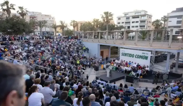 FOTOGRAFÍA. ROQUETAS DE MAR (ALMERÍA) ANDALUCÍA (ESPAÑA), 07 DE MAYO DE 2026. Gavira: El 17M Andalucía se juega el futuro y defensa del sector primario. Esta tarde, VOX ha realizado un acto de campaña en Roquetas de Mar, municipio d ela provincia de Almería, que ha contado con la presencia del presidente del partido, Santiago Abascal Conde, del presidente del Comité Ejecutivo Provincial (CEP) de Almería, Juan José Bosquet; del candidato de VOX a la Presidencia de la Junta de Andalucía, Manuel Florentino; y de los candidatos por Almería al Parlamento autonómico de Andalucía: Rodrigo Alonso, Clotilde Salvador, Juan José Bosquet, María Ester Tejada, entre otros. Lasvocesdelpueblo (Ñ Pueblo)
