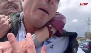 FOTOGRAFÍA. MADRID (ESPAÑA), 29 DE ABRIL DE 2026. El periodista paparazzi español, Vito Zoppellari Quiles (Vito Quiles, denunció este miércoles "agresiones físicas" por parte de los guardaespaldas y gente del entorno de María Begoña Gómez Fernández (Begoña Gómez), la mujer del presidente del Gobierno de España y secretario general del Partido Socialista (PSOE), Pedro Sánchez Pérez-Castejón, por preguntar por la corrupción, malversación de caudales públicos, tráfico de influencia, entre otros delitos, por los que ha sido procesada por la Justicia española y debe rendir cuentas pendientes ante los Tribunales. Captura vídeo señal Vito Quiles/Lasvocesdelpueblo (Ñ Pueblo)