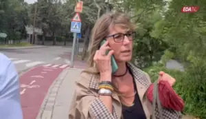 FOTOGRAFÍA. MADRID (ESPAÑA), 29 DE ABRIL DE 2026. El periodista paparazzi español, Vito Zoppellari Quiles (Vito Quiles, denunció este miércoles "agresiones físicas" por parte de los guardaespaldas y gente del entorno de María Begoña Gómez Fernández (Begoña Gómez), la mujer del presidente del Gobierno de España y secretario general del Partido Socialista (PSOE), Pedro Sánchez Pérez-Castejón, por preguntar por la corrupción, malversación de caudales públicos, tráfico de influencia, entre otros delitos, por los que ha sido procesada por la Justicia española y debe rendir cuentas pendientes ante los Tribunales. Captura vídeo señal Vito Quiles/Lasvocesdelpueblo (Ñ Pueblo)