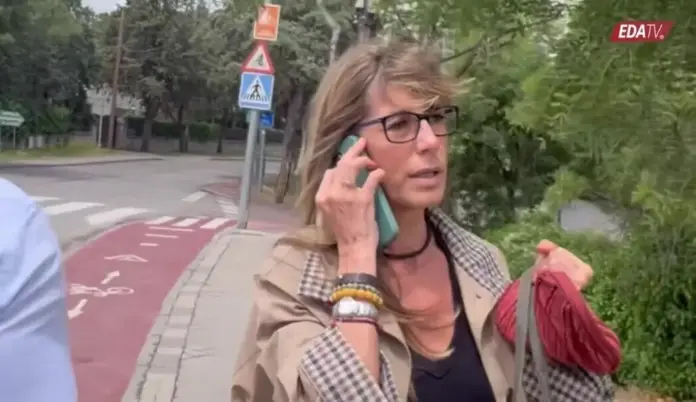 FOTOGRAFÍA. MADRID (ESPAÑA), 29 DE ABRIL DE 2026. El periodista paparazzi español, Vito Zoppellari Quiles (Vito Quiles, denunció este miércoles "agresiones físicas" por parte de los guardaespaldas y gente del entorno de María Begoña Gómez Fernández (Begoña Gómez), la mujer del presidente del Gobierno de España y secretario general del Partido Socialista (PSOE), Pedro Sánchez Pérez-Castejón, por preguntar por la corrupción, malversación de caudales públicos, tráfico de influencia, entre otros delitos, por los que ha sido procesada por la Justicia española y debe rendir cuentas pendientes ante los Tribunales. Captura vídeo señal Vito Quiles/Lasvocesdelpueblo (Ñ Pueblo)