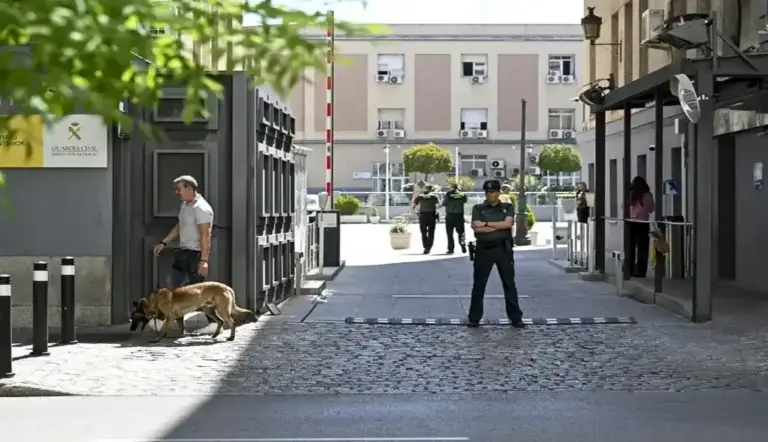 FOTOGRAFÍA. MADRID (ESPAÑA), 27 DE MAYO DE 2026. Agentes de la Guardia Civil filtraron informaciones al PSOE. Agentes de la Unidad Central Operativa (UCO) acuden a la sede de la Dirección General de la Guardia Civil en Madrid, este miércoles, para recabar información relacionada con el caso Leire. Efe