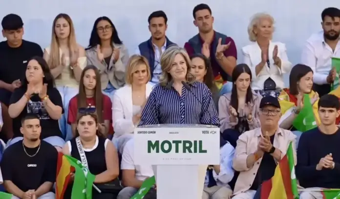 FOTOGRAFÍA. MOTRIL (GRANADA) ANDALUCÍA (ESPAÑA), 04 DE MAYO DE 2026. Beatriz: El PSOE condenó a la ruina a Andalucía y el PP es incapaz de tomar las medidas para salir del pozo al que nos han sumido. El líder de VOX ha participado este lunes en un acto en Motril (Granada), junto a la candidata de VOX por Granada al Parlamento de Andalucía, Beatriz Sánchez Agustino (en la imagen). Lasvocesdelpueblo (Ñ Pueblo)