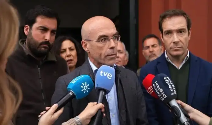 Buxadé, Elecciones Andalucía, Lebrija, Sevilla, VOX, Buxadé Marlaska es el peor ministro, más indigno, traidor, corrupto e indecente FOTOGRAFÍA. LEBRIJA (SEVILLA) ANDALUCÍA (ESPAÑA), 10 DE MAYO DE 2026. Buxadé: Marlaska es el peor ministro, más indigno, traidor, corrupto e indecente. El eurodiputado de Patriots of Europe, el catalán Jorge Buxadé Villalba, se ha desplazado hoy a Lebrija, donde ha mantenido varias reuniones sectoriales, y ha atendido a los medios, dentro de los actos de campaña electoral del 17M Elecciones Andalucía 2026 de VOX, formación presidida por Santiago Abascal conde, que presenta como candidato a la Presidencia de la Junta de Andalucía, al vecino de Cádiz, Manuel Gavira Florentino. Lasvocesdlepueblo (Ñ pueblo)