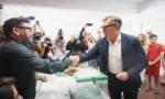 FOTOGRAFÍA. CÁDIZ (ANDALUCÍA) ESPAÑA, 17 DE MAYO DE 2026. El candidato de VOX Manuel Gavira ejerce su derecho al voto junto a su mujer. El candidato de VOX a la Presidencia de la Junta de Andalucía, Manuel Gavira Florentino "Manolo Gavira" (en la imagen), junto a su esposa, ha ejercido su derecho al voto esta mañana sobre las 11:30 horas en el Colegio San Vicente de Paúl. C. Granja San Ildefonso, 8, dentro de las votaciones de la jornada electoral del 17M Elecciones Andalucía 2026. Lasvocesdelpueblo (Ñ Pueblo)