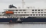 FOTOGRAFÍA. GRANADILLA DE ABONA (TENERIFE) ISLAS CANARIAS (ESPAÑA), 10 DE MAYO DE 2026. DGMM de Pedro Sánchez ordena la entrada a España del crucero con hantavirus. El crucero neerlandés MV Hondius  con brote de hantavirus, frente al puerto de Granadilla de Abona, en Tenerife, en las Islas Canarias (España). Efe