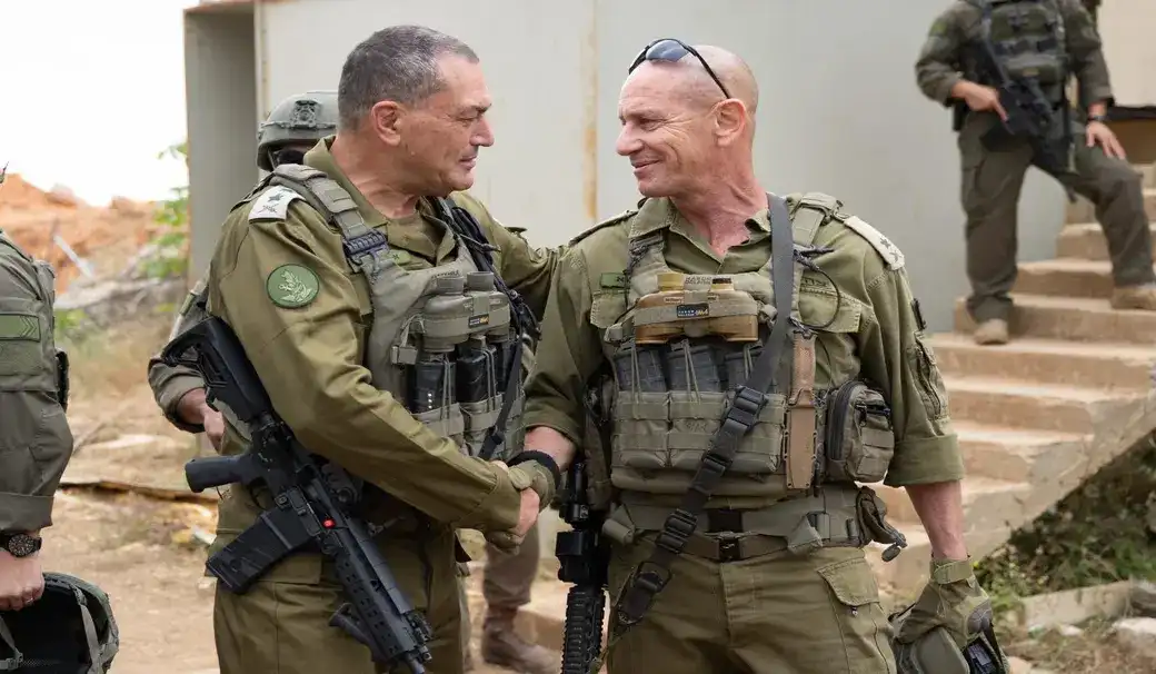 FOTOGRAFÍA. HAR DOV (MONTE ROS) LÍBANO, 29 DE MAYO DE 2026. Israel ya ha eliminado a más de 7.500 terroristas de Hezbolá en el Líbano. El jefe del Estado Mayor de las Fuerzas de Defensa de Israel (FDI) del Ejército israelí Tzáhal, el general Eyal Zamir; ha visitado este viernes a la División 210 de las FDI, acompañado del comandante de la Región Norte, el brigadier general Rafi Milo; el comandante de la División 210, el general de brigada Yair Flei; el comandante de la División 91, el general de brigada Yuval Gaz; y otros comandantes de las Fuerzas Armadas de la Tierra Santa. Lasvocesdelpueblo (Ñ Pueblo)