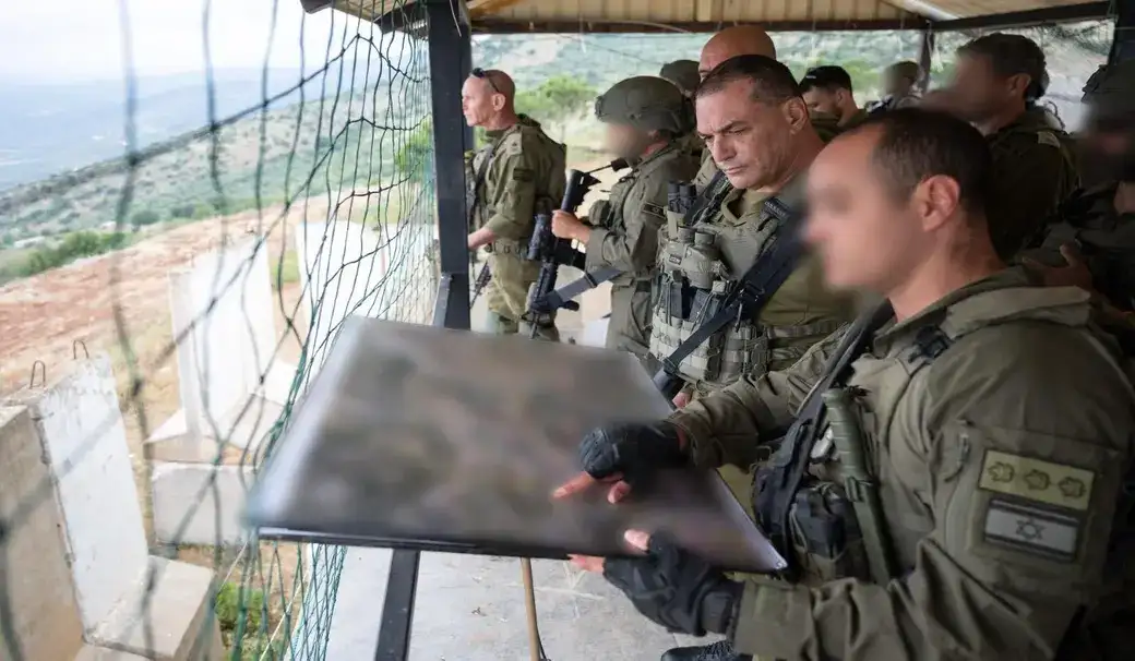 FOTOGRAFÍA. HAR DOV (MONTE ROS) LÍBANO, 29 DE MAYO DE 2026. Israel ya ha eliminado a más de 7.500 terroristas de Hezbolá en el Líbano. El jefe del Estado Mayor de las Fuerzas de Defensa de Israel (FDI) del Ejército israelí Tzáhal, el general Eyal Zamir; ha visitado este viernes a la División 210 de las FDI, acompañado del comandante de la Región Norte, el brigadier general Rafi Milo; el comandante de la División 210, el general de brigada Yair Flei; el comandante de la División 91, el general de brigada Yuval Gaz; y otros comandantes de las Fuerzas Armadas de la Tierra Santa. Lasvocesdelpueblo (Ñ Pueblo)