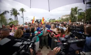 FOTOGRAFÍA. ALMUÑÉCAR) ANDALUCÍA) ESPAÑA, 07 DE MAYO DE 2026. Abascal: Prioridad nacional para los marroquíes en Marruecos y para los españoles en España. El presidente de VOX, Santiago Abascal Conde, valora la actualidad política española y andaluza desde Almuñécar, Comunidad Autónoma de Andalucía, dentro de los actos de la campaña electoral de su formación, con candidato a la presidencia de la Junta de Andalucía, Manuel Gavira Florentino, del próximo domingo 17 de mayo de 2026. Lasvocesdelpueblo (Ñ Pueblo)