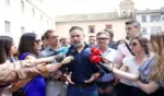 FOTOGRAFÍA. MONTILLA (ANDALUCÍA) ESPAÑA, 8 DE MAYO DE 2026. Abascal avisa a Moreno Bonilla: La prioridad nacional será determinante el 17 de mayo. El presidente de VOX, Santiago Abascal Conde, atiende los medios de comunicación en Montilla, Comunidad Autónoma de Andalucía, dentro de los actos de campaña electoral de Elecciones Andalucía 2026 (17 de Mayo, 17M). El actual portavoz parlamentario andaluz, Manuel Gavira Florentino, es el candidato de la formación a la Presidencia de la Junta de Andalucía. Lasvocesdelpueblo (Ñ Pueblo)